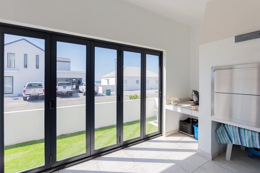 3 Bedroom Property for Sale in Sandy Point Western Cape